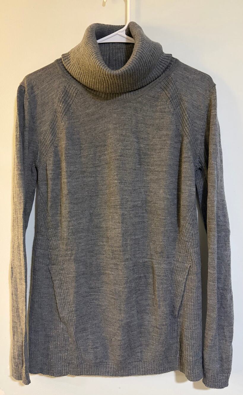 Lululemon 100% Merino Wool Turtleneck Sweater Women's 8 Gray